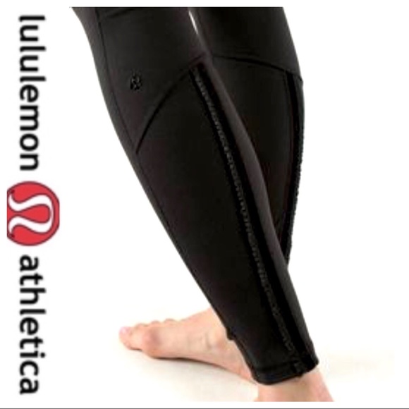 lululemon athletica Pants - 💕SALE💕 Lululemon Black Calf Ruffle Wunder Unders